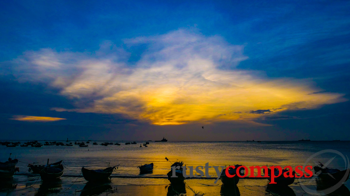 Sunset at Vung Tau's Front Beach